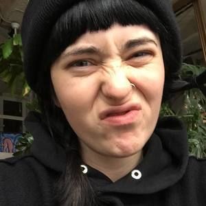 Meet your Posher, Dana